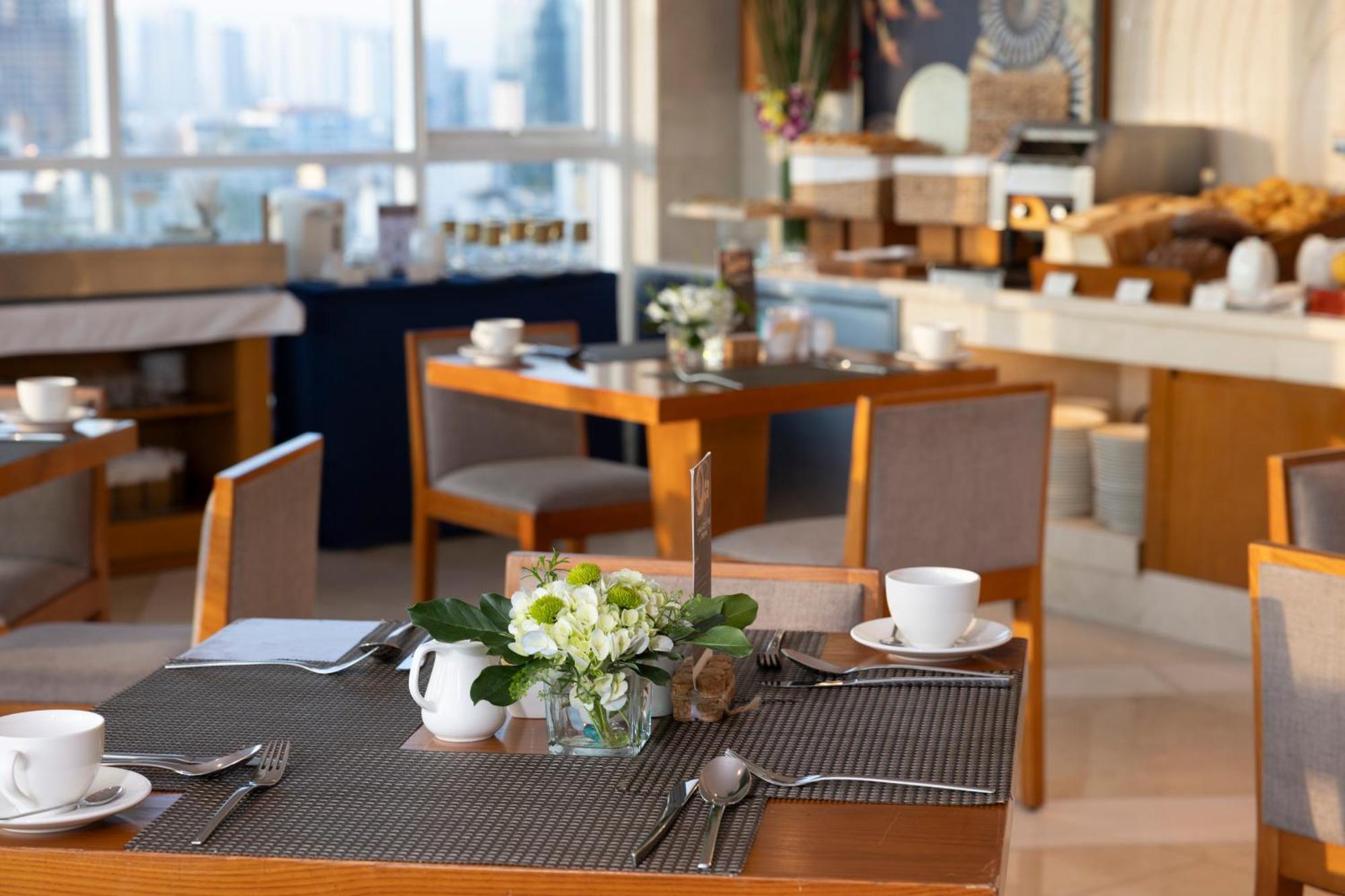 Harmony Saigon Hotel & Spa Хошимин Экстерьер фото