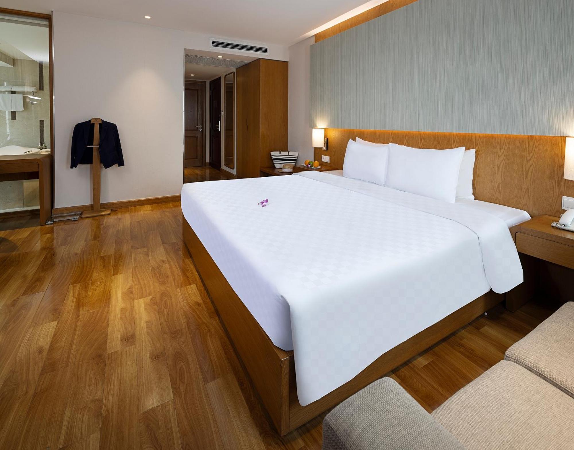 Harmony Saigon Hotel & Spa Хошимин Экстерьер фото